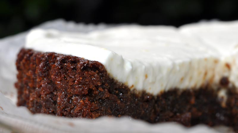 Dark Ginger Cake With A Lemon COYO Frosting 0007