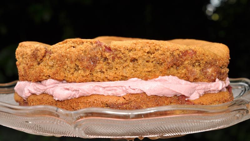 Summer Strawberry Cake with Strawberry Buttercream Frosting