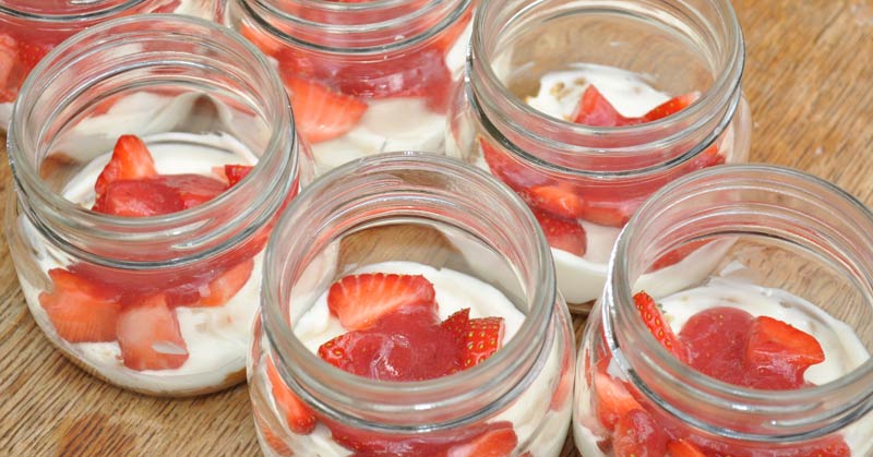 strawberry-cheesecake-in-a-jar-0004