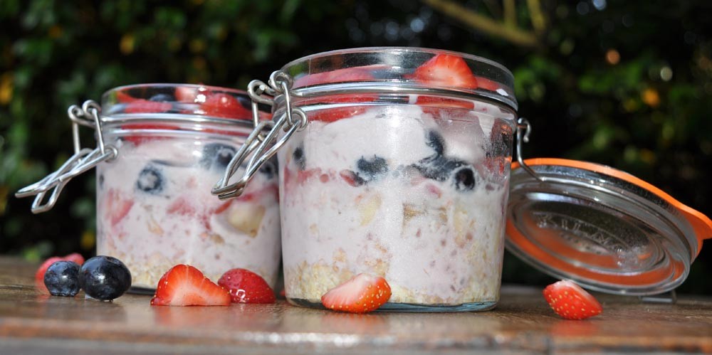 strawberry-blueberry-and-banana-overnight-oats