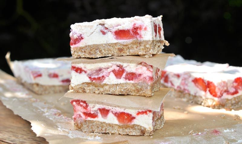 White Chocolate and Strawberry Slice