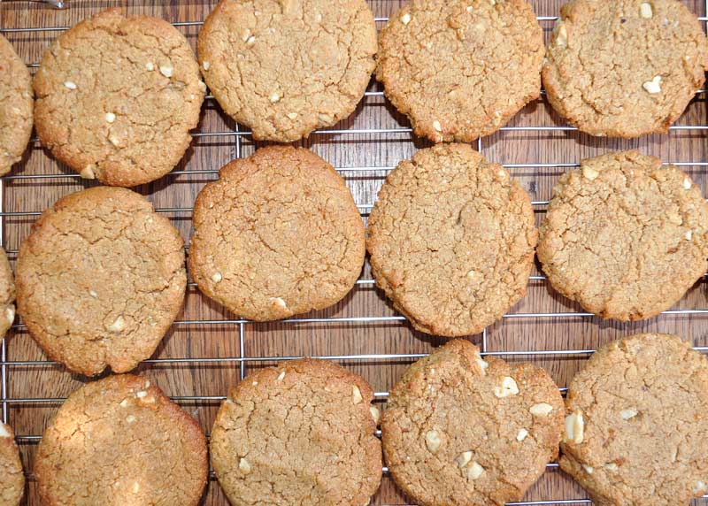 Orange and Cashew Nut Cookies