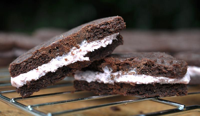 Strawberry Cheesecake Filled Oreos