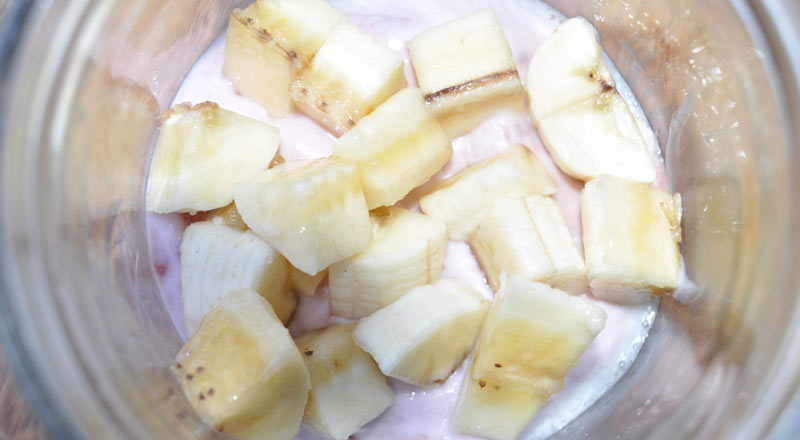 strawberry blueberry and banana overnight oats