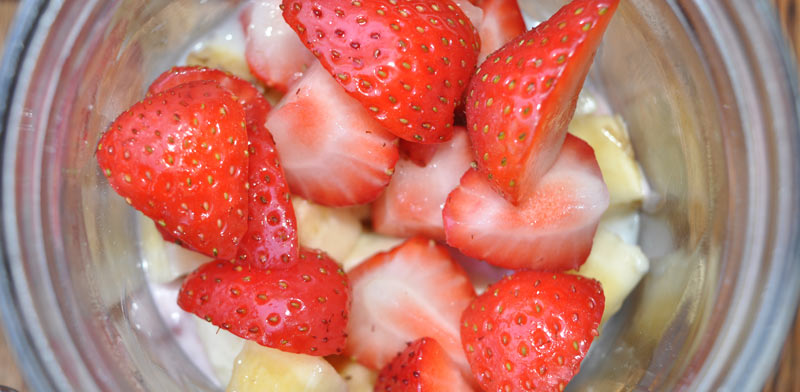 strawberry blueberry and banana overnight oats