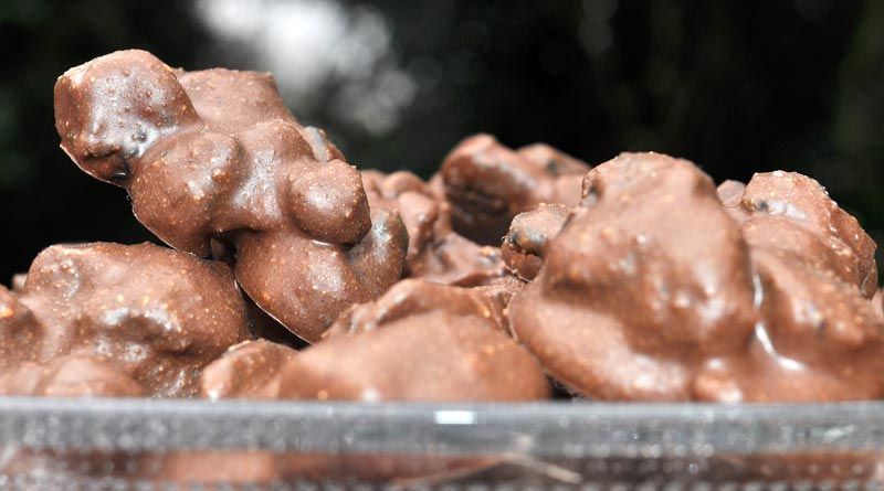 Valentines Chocolate Berry Clusters