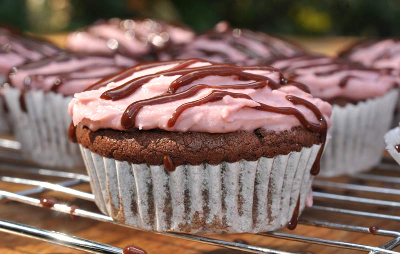 Chocolate Cupcakes With Strawberry Cheesecake Frosting 0003