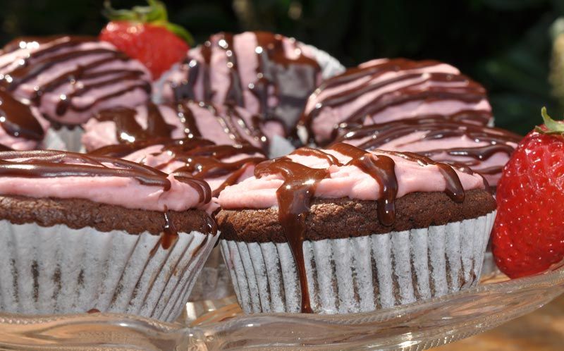 Chocolate Cupcakes With Strawberry Cheesecake Frosting 0005