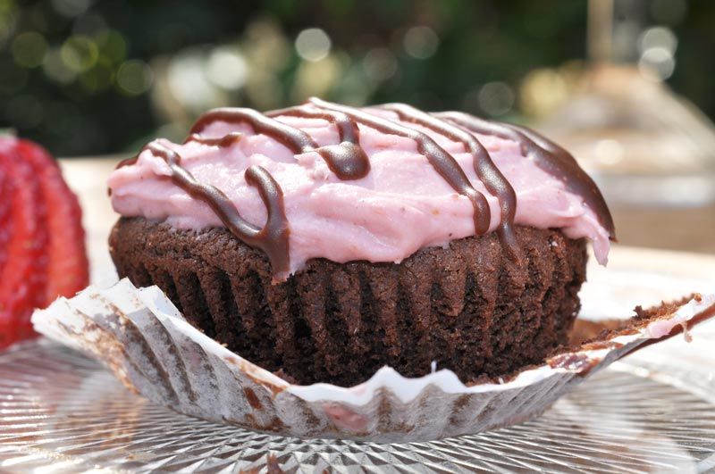 Chocolate Cupcakes With Strawberry Cheesecake Frosting 0006