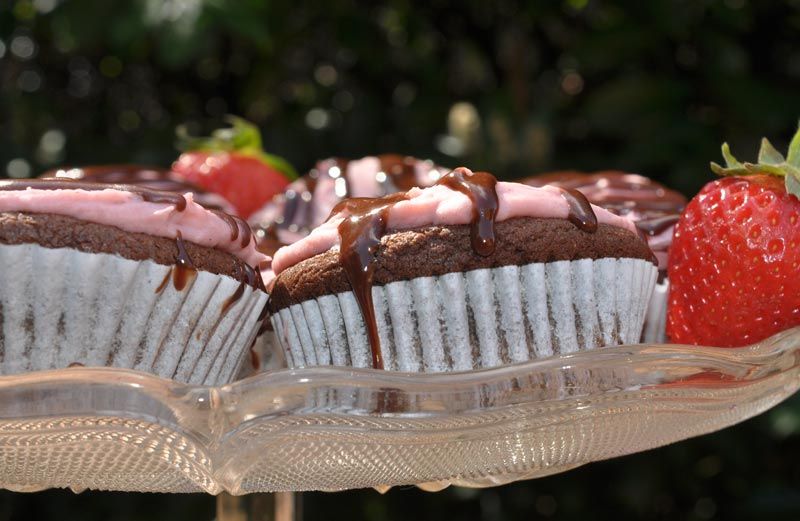 Chocolate Cupcakes With Strawberry Cheesecake Frosting 0009