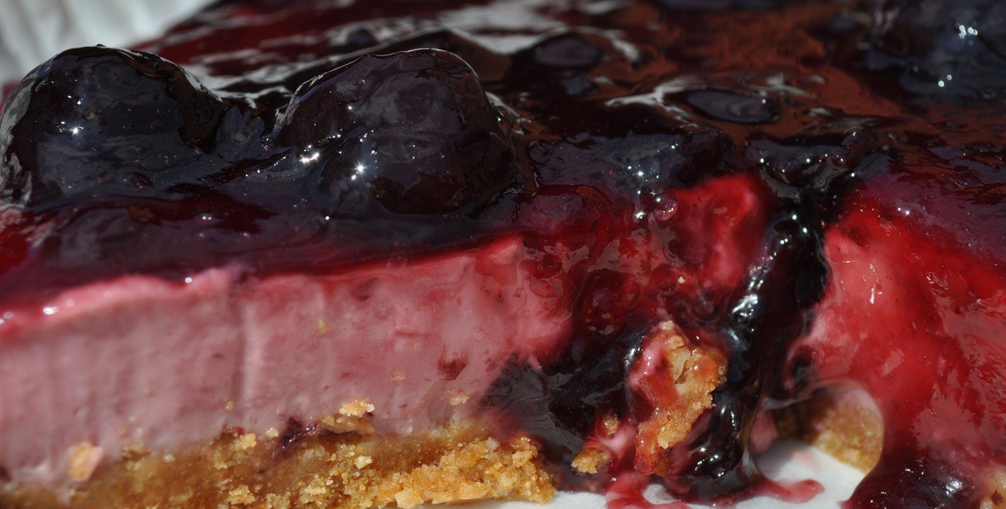 Dark-Sweet-Cherry-Cheesecake