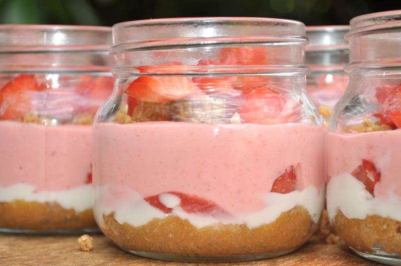strawberry-cheesecake-in-a-jar-0006